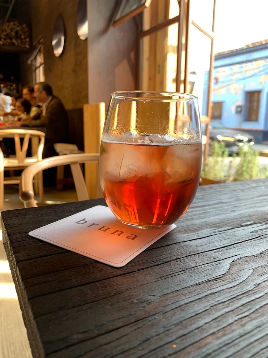 Coctelería y vinos de Bruna Pizzeria